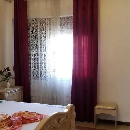 Πανσιόν Dyrrah *